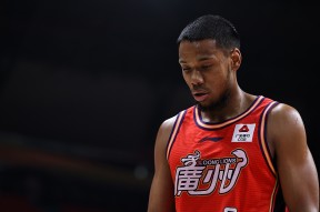 开云在线-转折点！广州队战术微调，社区盾集结日攻防权衡，媒体盛赞，训练强度明显提升的简单介绍