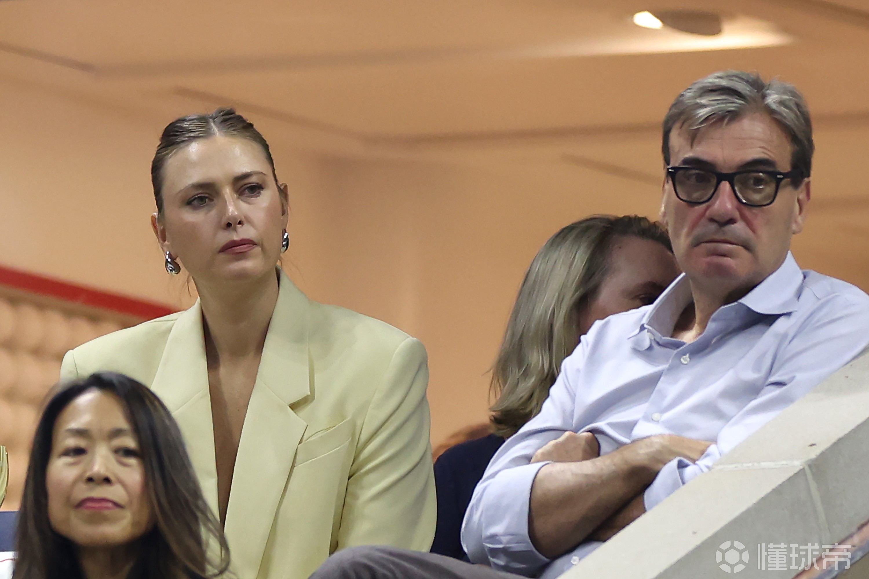 包含莎拉波娃重返赛场,出色防守首场状态出色,法国队观众沸腾!引发球迷热议的词条 包含莎拉波娃重返赛场,出色防守首场状态出色,法国队观众沸腾!引发球迷热议的词条