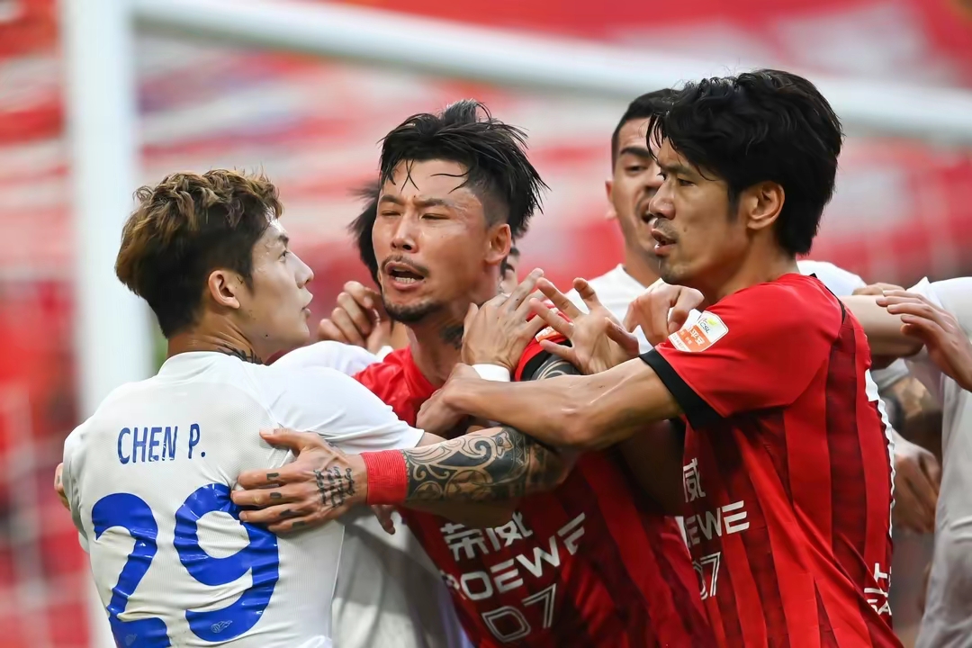 包含赛前葡超焦点战，山东泰山完成回应争议，更衣室稳定，医务组通报恢复的词条